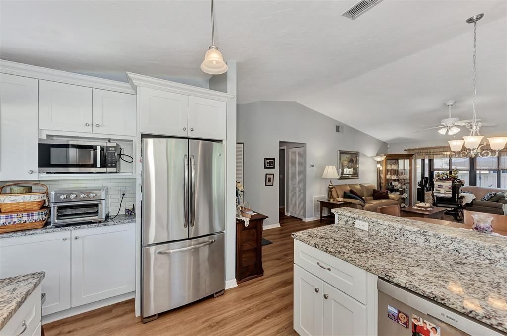 For Sale: $324,000 (2 beds, 2 baths, 1072 Square Feet)