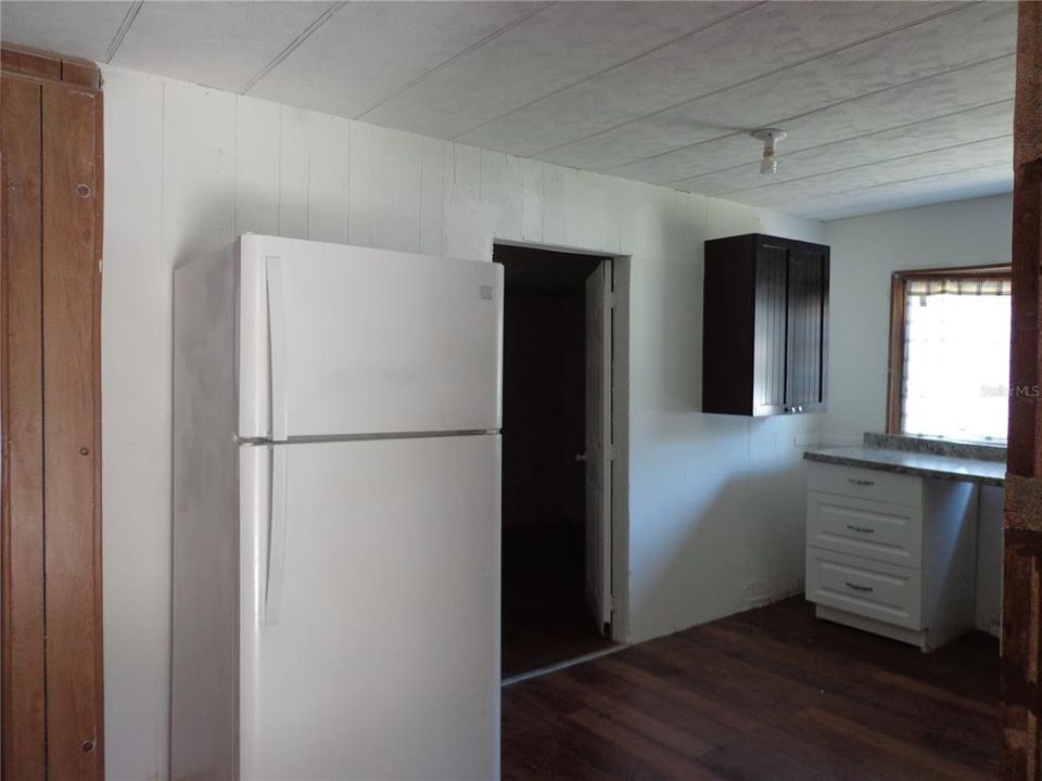 For Sale: $140,000 (2 beds, 1 baths, 768 Square Feet)