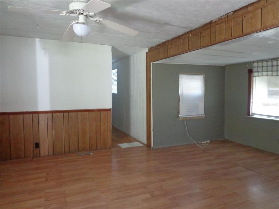 For Sale: $140,000 (2 beds, 1 baths, 768 Square Feet)