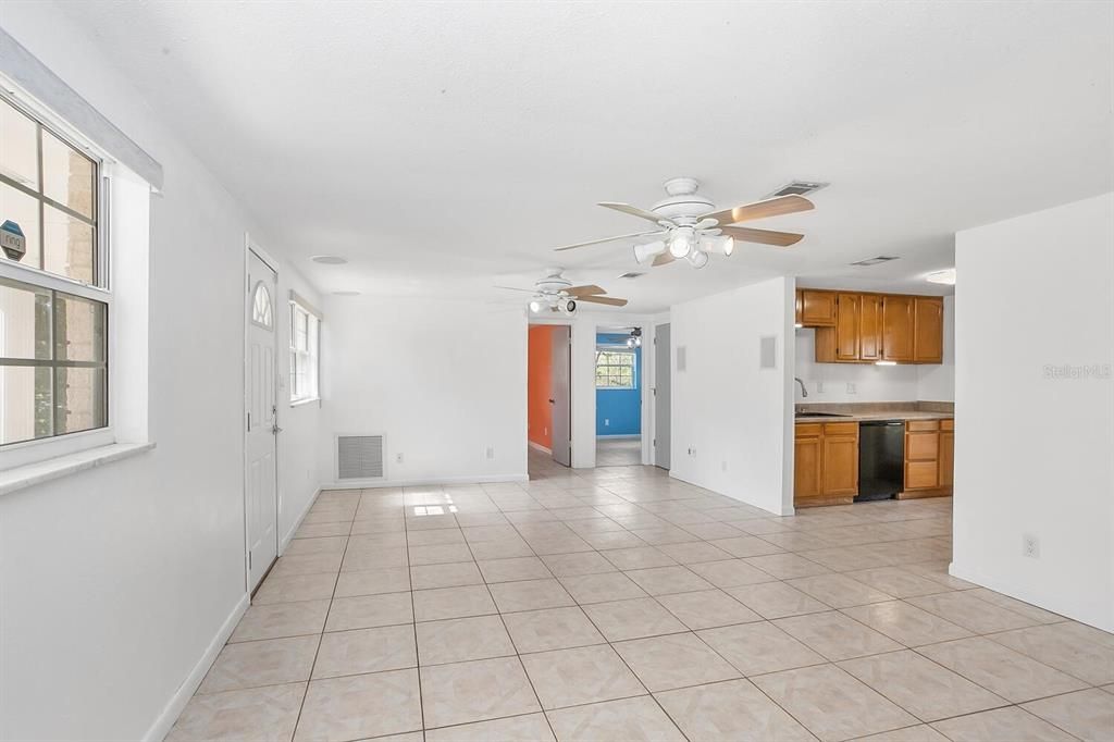Recently Rented: $1,975 (3 beds, 2 baths, 1200 Square Feet)