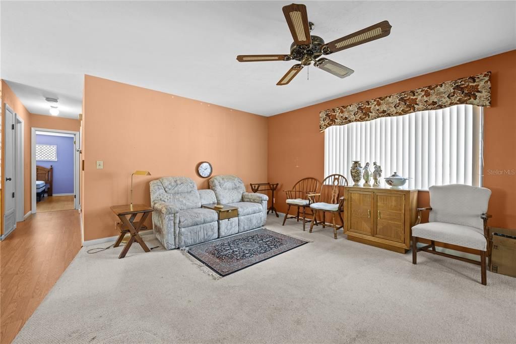 Active With Contract: $194,000 (2 beds, 2 baths, 1056 Square Feet)