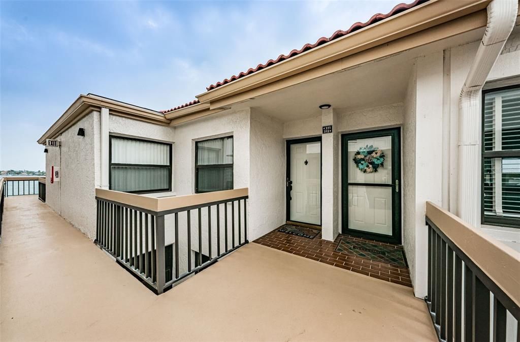 For Sale: $459,000 (2 beds, 2 baths, 890 Square Feet)