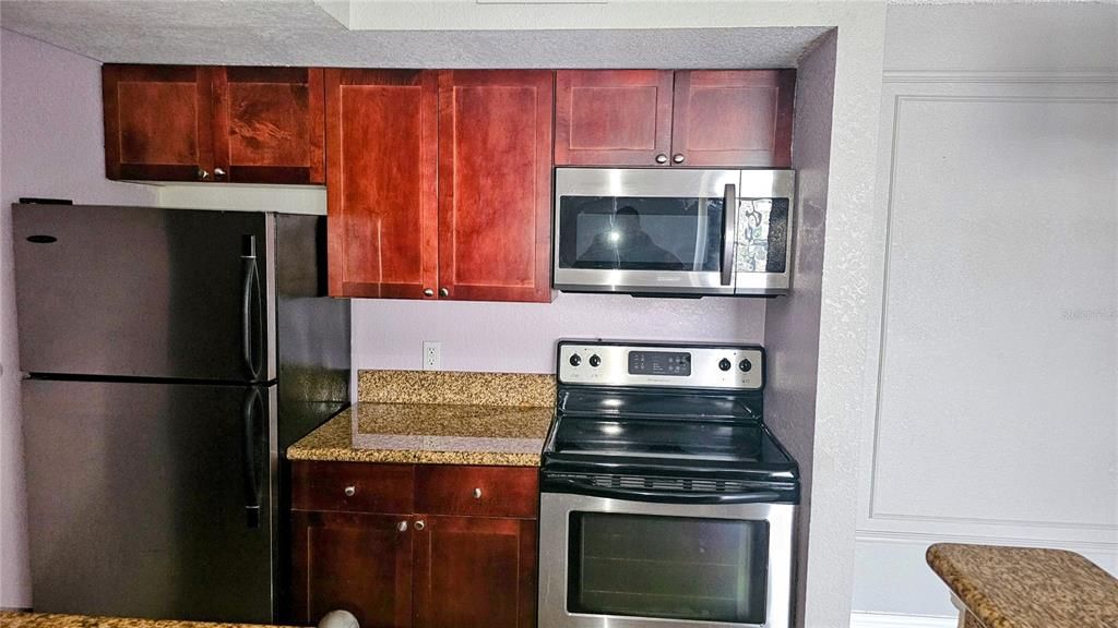 For Sale: $169,000 (1 beds, 1 baths, 711 Square Feet)