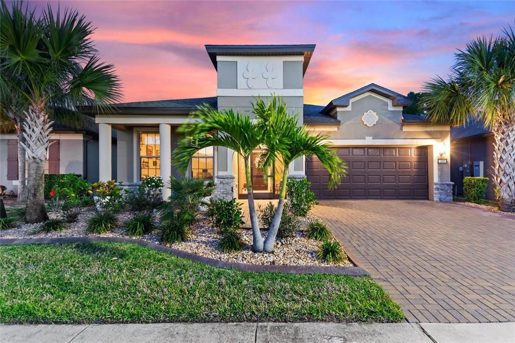 Gorgeous Pool Home backs to Conservation Area