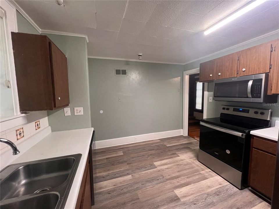 Recently Rented: $1,750 (2 beds, 1 baths, 1544 Square Feet)