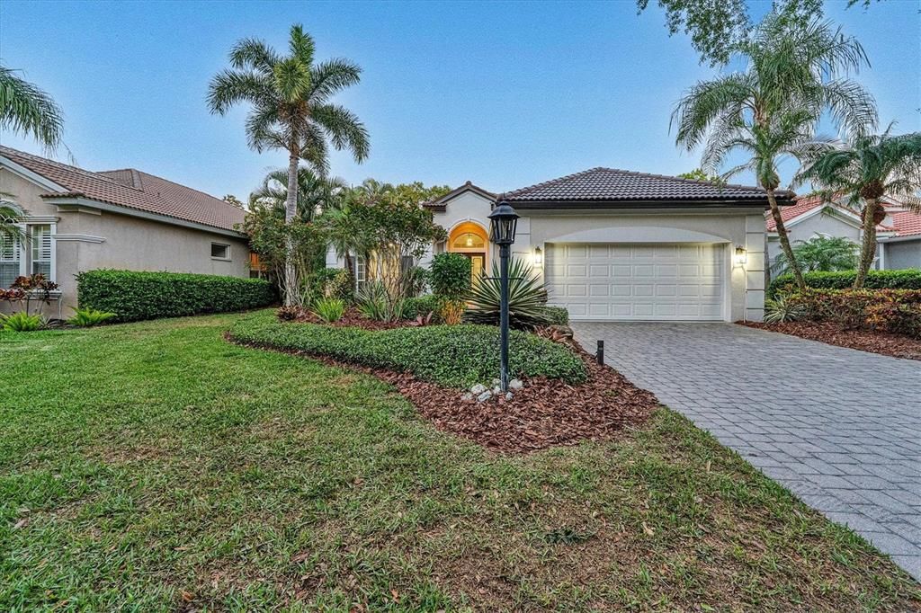 Recently Sold: $1,449,000 (4 beds, 2 baths, 2598 Square Feet)
