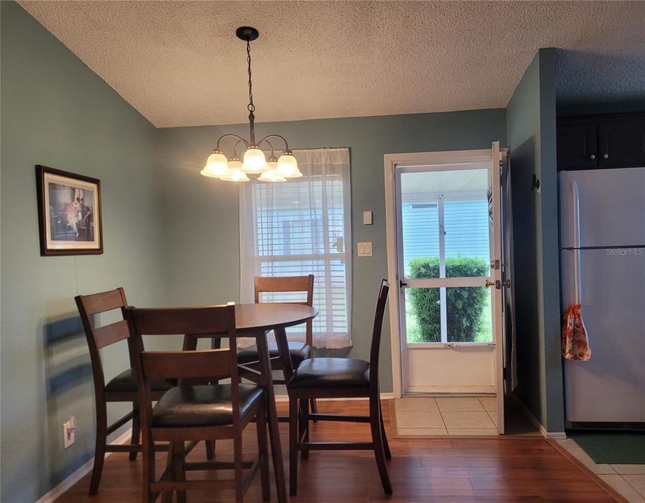For Sale: $139,500 (2 beds, 2 baths, 840 Square Feet)