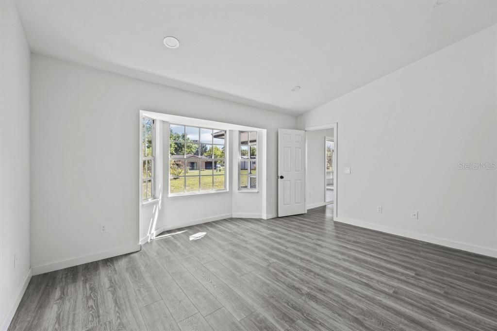 Active With Contract: $278,000 (3 beds, 2 baths, 1672 Square Feet)