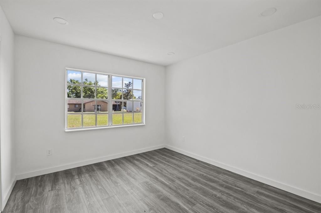 Active With Contract: $278,000 (3 beds, 2 baths, 1672 Square Feet)