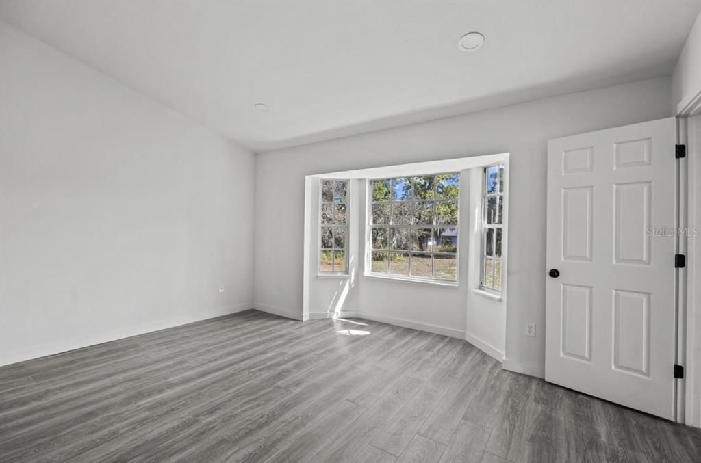 Active With Contract: $278,000 (3 beds, 2 baths, 1672 Square Feet)