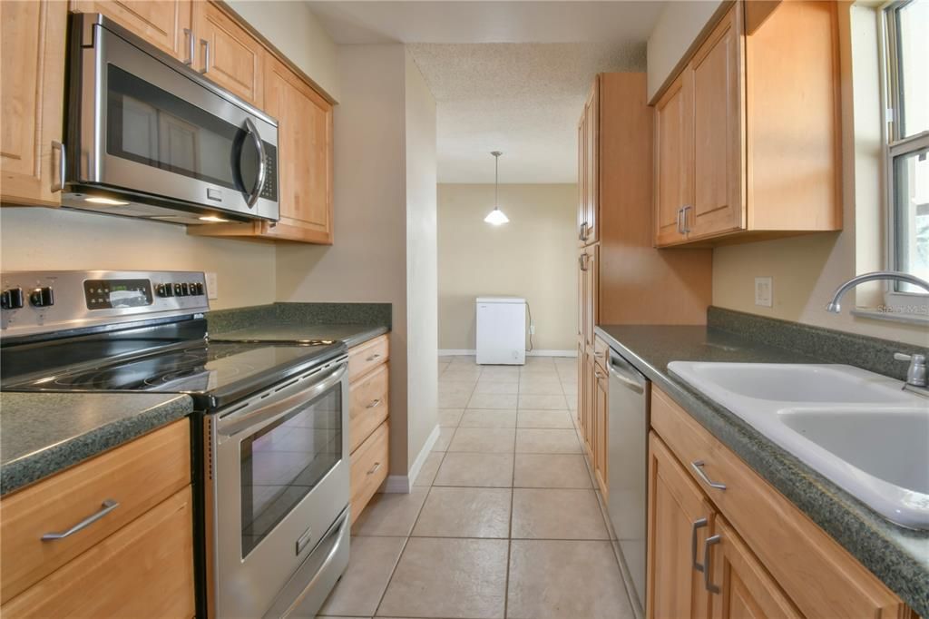 Recently Sold: $330,000 (3 beds, 2 baths, 1092 Square Feet)