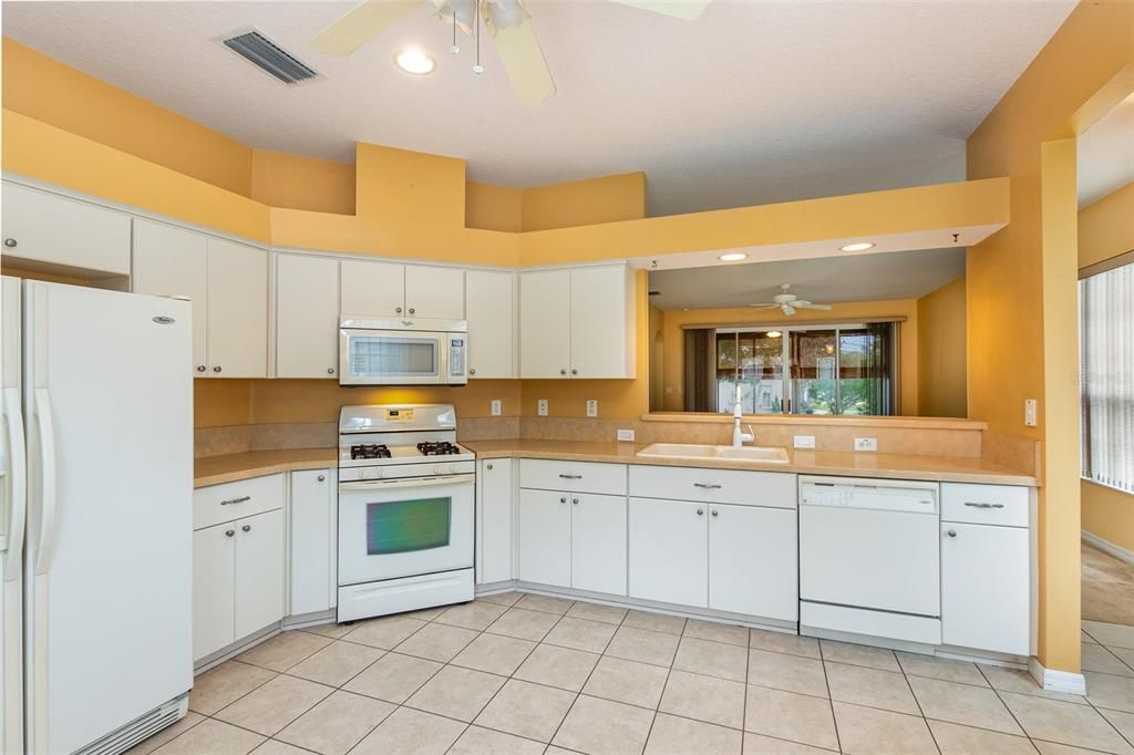 For Sale: $279,500 (3 beds, 2 baths, 1396 Square Feet)