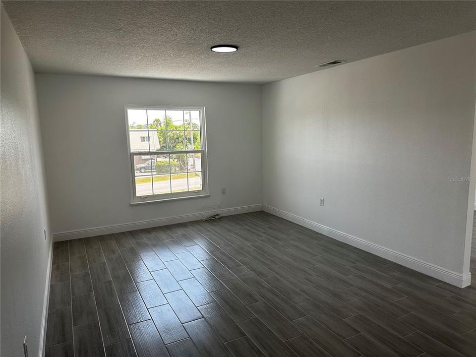 For Rent: $1,375 (2 beds, 1 baths, 819 Square Feet)