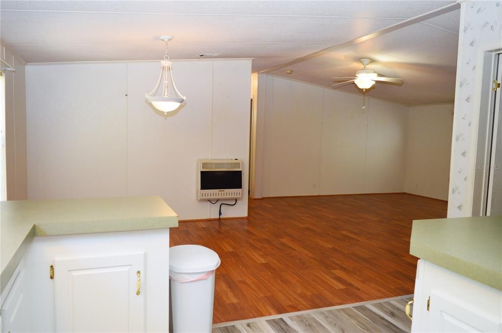 For Sale: $190,000 (3 beds, 2 baths, 1464 Square Feet)