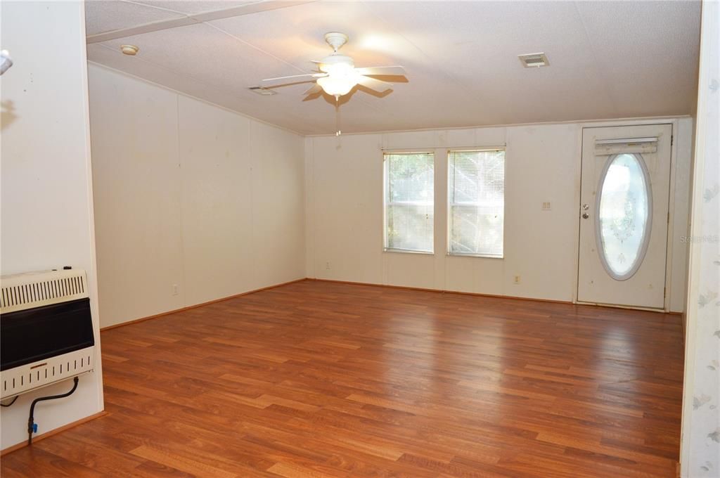 For Sale: $190,000 (3 beds, 2 baths, 1464 Square Feet)