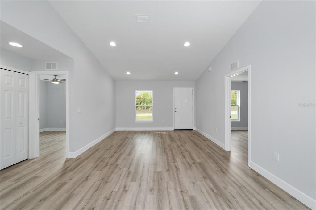 Active With Contract: $224,900 (3 beds, 2 baths, 1127 Square Feet)