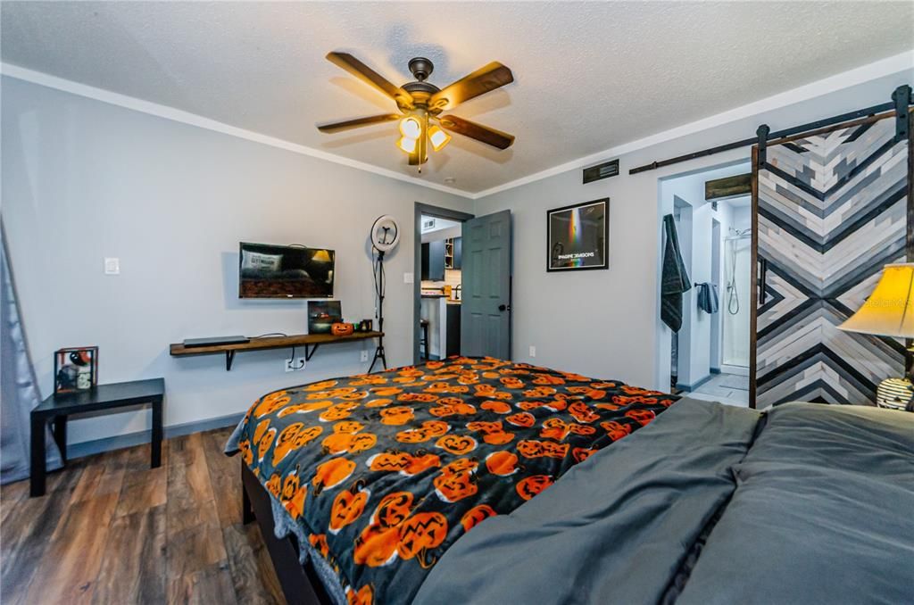 For Sale: $299,500 (2 beds, 2 baths, 1050 Square Feet)