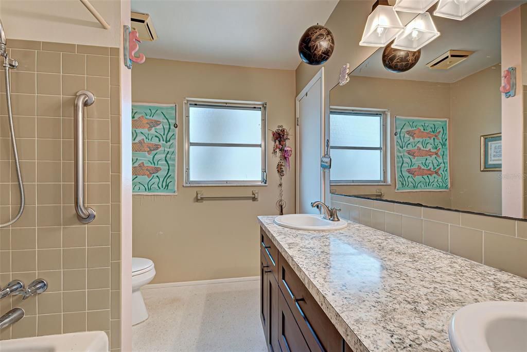 PRIMARY BATHROOM WITH DUAL SINKS, TUB/SHOWER COMBINATION AND LARGE LINEN CLOSET.