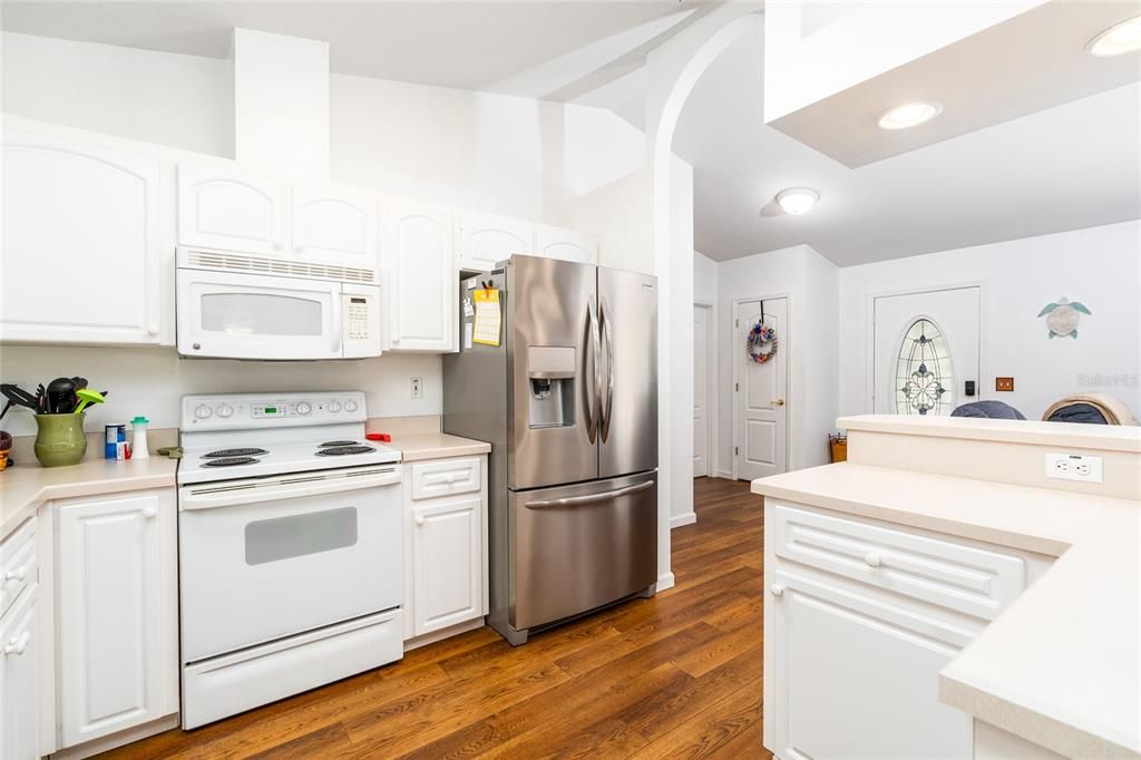 Active With Contract: $349,900 (3 beds, 2 baths, 1584 Square Feet)