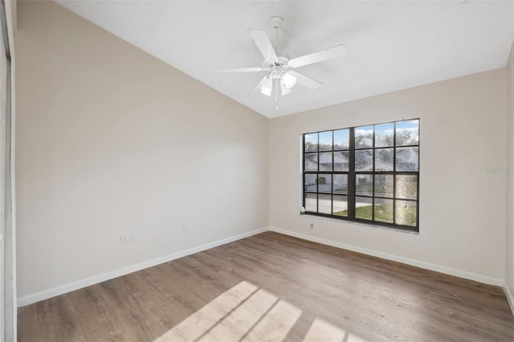 Active With Contract: $229,900 (2 beds, 2 baths, 1641 Square Feet)