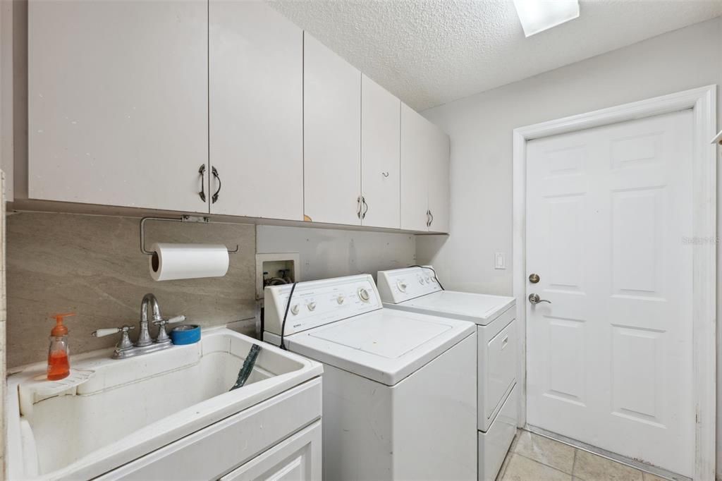 Active With Contract: $229,900 (2 beds, 2 baths, 1641 Square Feet)