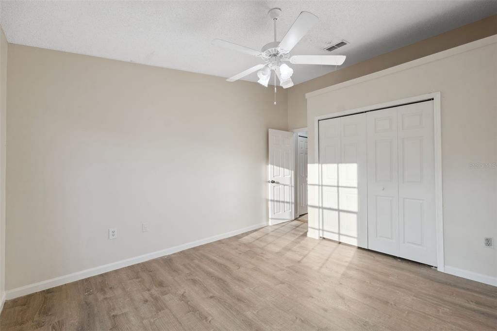 Active With Contract: $229,900 (2 beds, 2 baths, 1641 Square Feet)