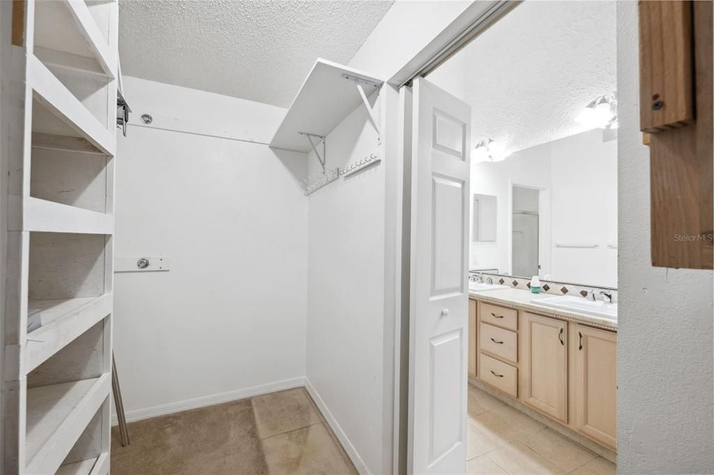 Active With Contract: $229,900 (2 beds, 2 baths, 1641 Square Feet)