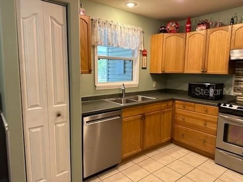 Kitchen - closet pantry