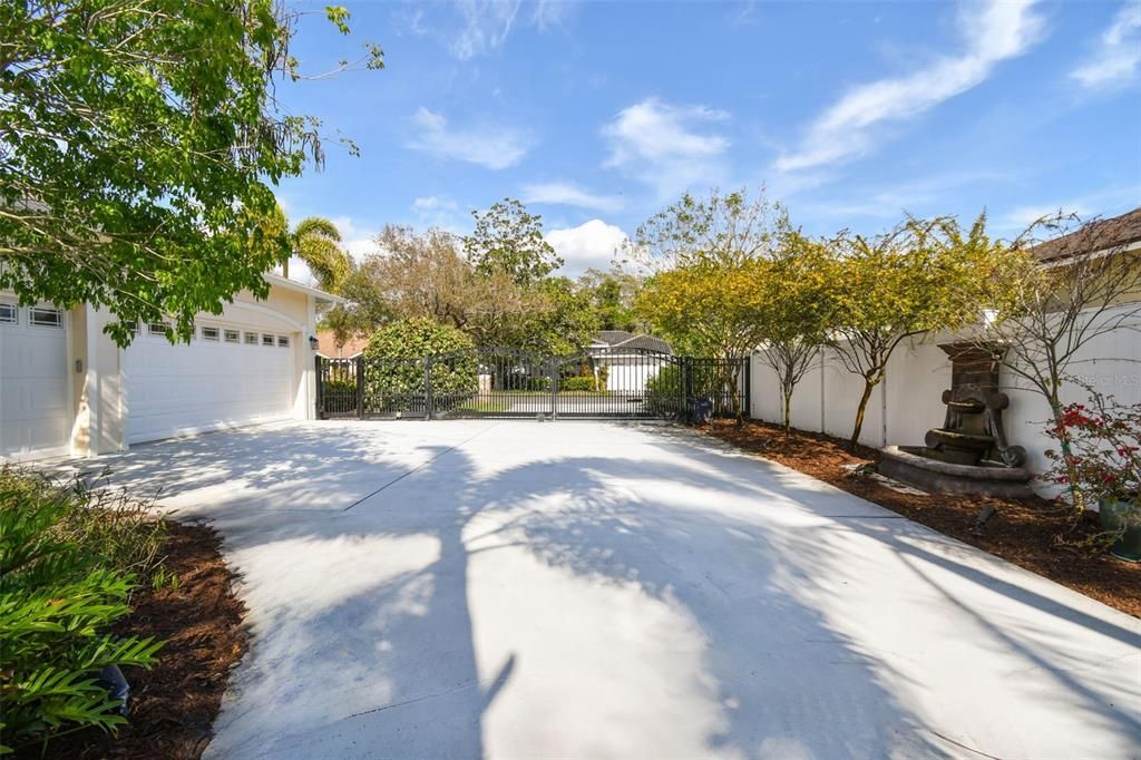 Active With Contract: $995,000 (4 beds, 4 baths, 3032 Square Feet)