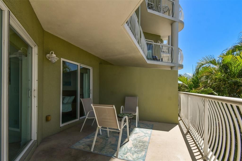 For Sale: $535,000 (2 beds, 2 baths, 914 Square Feet)