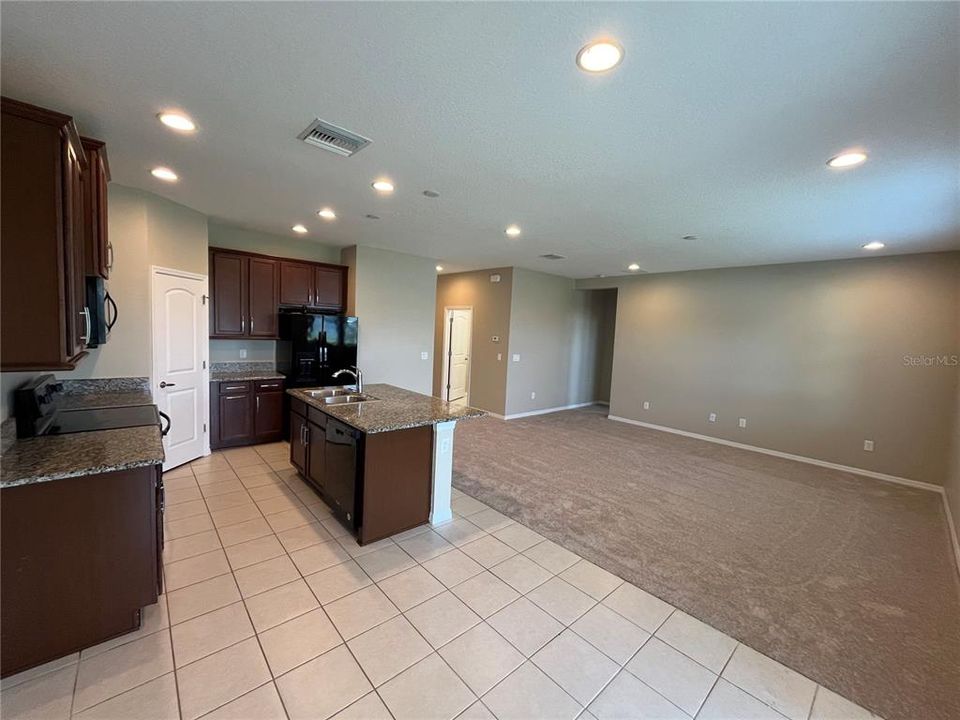 Active With Contract: $1,950 (3 beds, 2 baths, 1489 Square Feet)