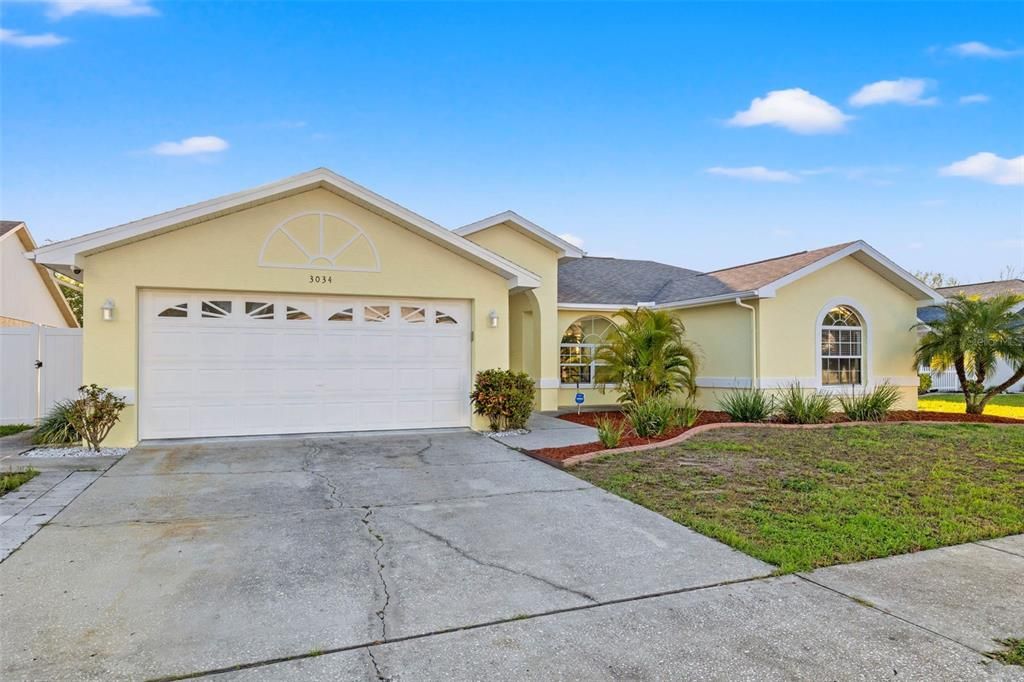Recently Sold: $410,000 (4 beds, 2 baths, 1552 Square Feet)