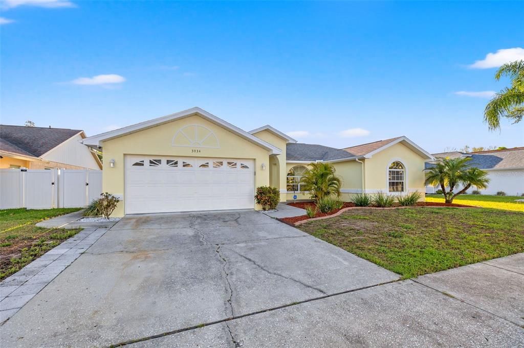 Recently Sold: $410,000 (4 beds, 2 baths, 1552 Square Feet)