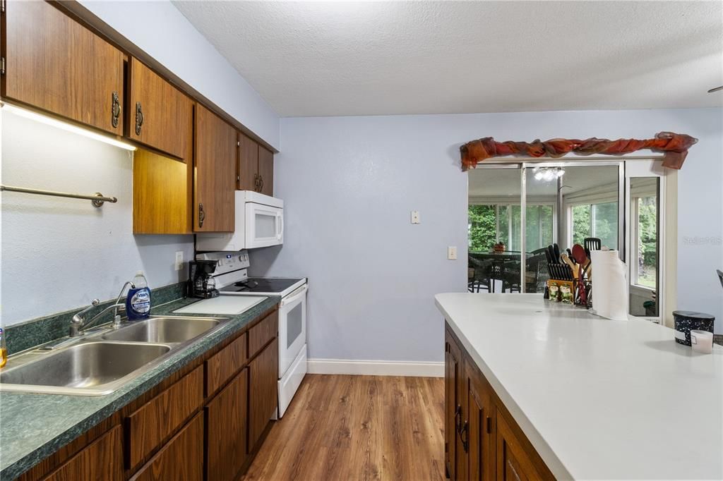 Active With Contract: $175,000 (2 beds, 1 baths, 1014 Square Feet)