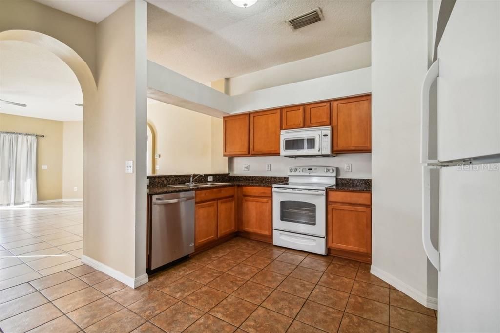 For Rent: $1,900 (3 beds, 2 baths, 1290 Square Feet)