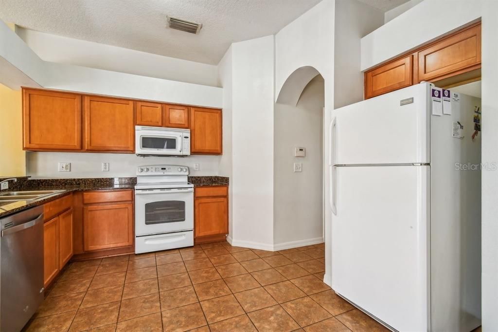 Active With Contract: $1,900 (3 beds, 2 baths, 1290 Square Feet)