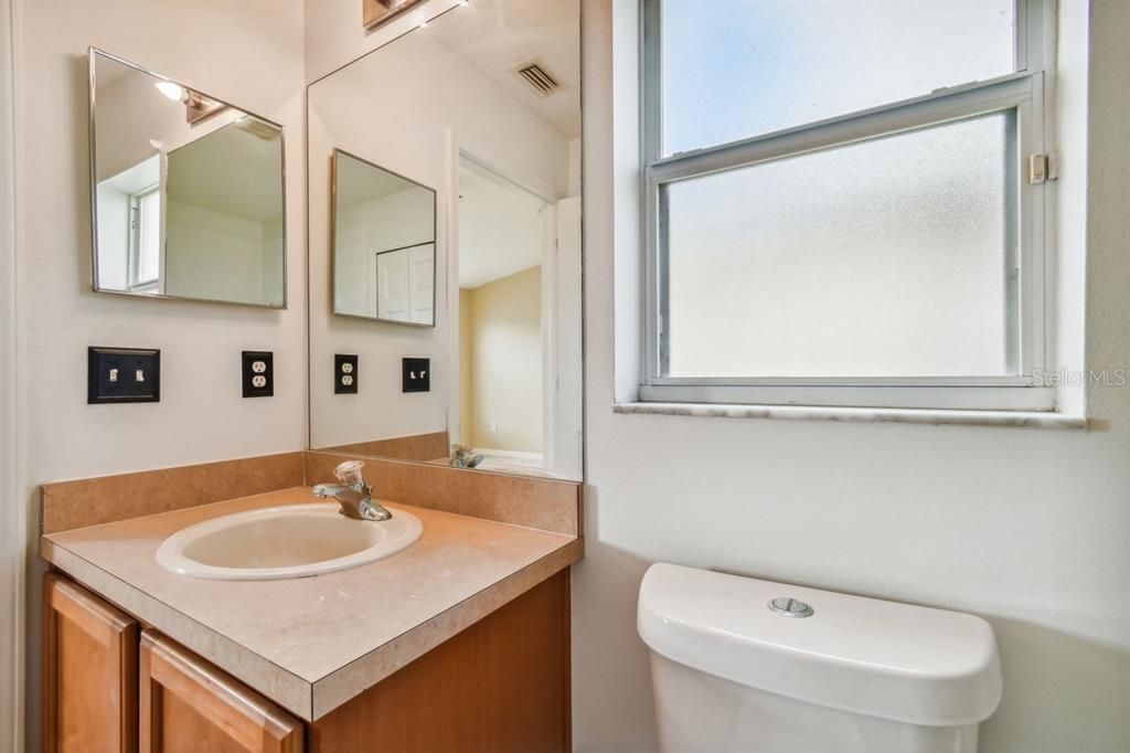 合同活跃: $1,900 (3 贝兹, 2 浴室, 1290 平方英尺)