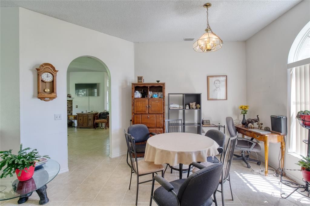 For Sale: $365,000 (3 beds, 2 baths, 1827 Square Feet)