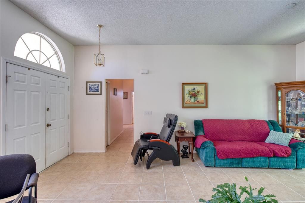 For Sale: $365,000 (3 beds, 2 baths, 1827 Square Feet)