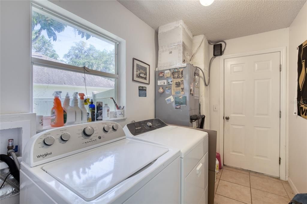 For Sale: $365,000 (3 beds, 2 baths, 1827 Square Feet)