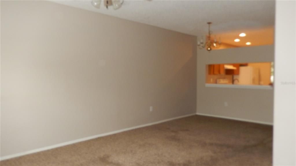 Active With Contract: $1,600 (2 beds, 1 baths, 1110 Square Feet)