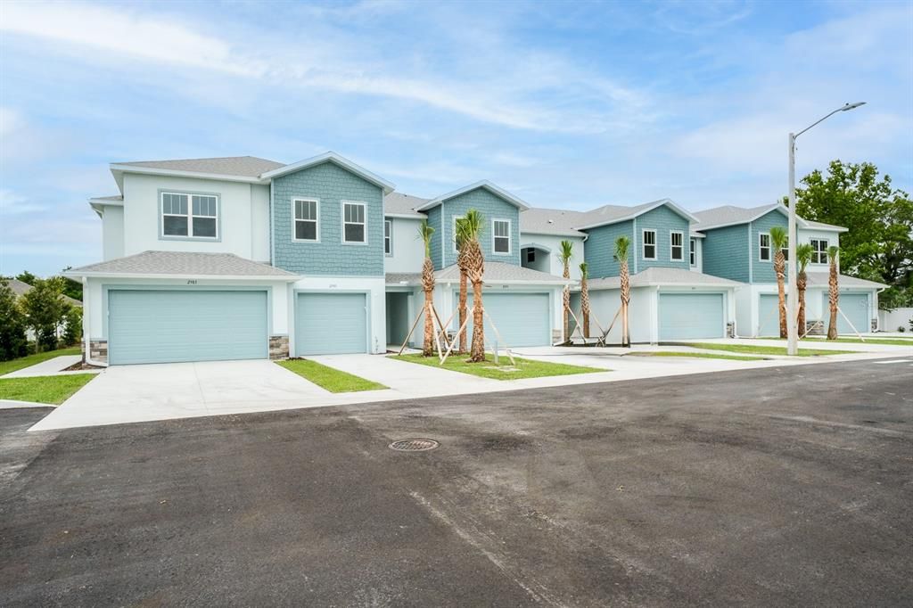Active With Contract: $492,900 (3 beds, 2 baths, 2104 Square Feet)