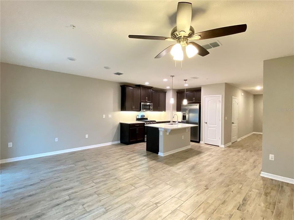 Recently Rented: $2,095 (3 beds, 2 baths, 1379 Square Feet)