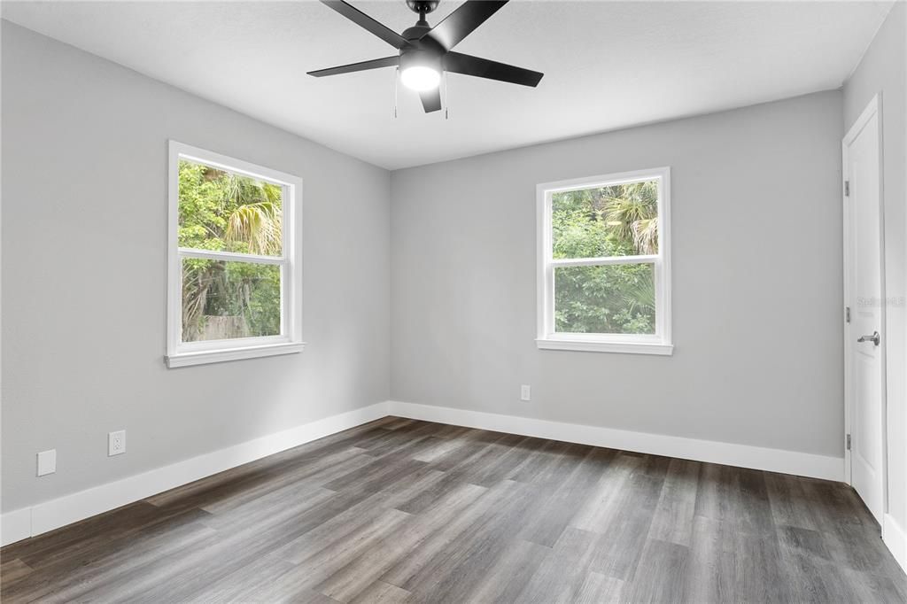 Active With Contract: $335,000 (3 beds, 2 baths, 1384 Square Feet)