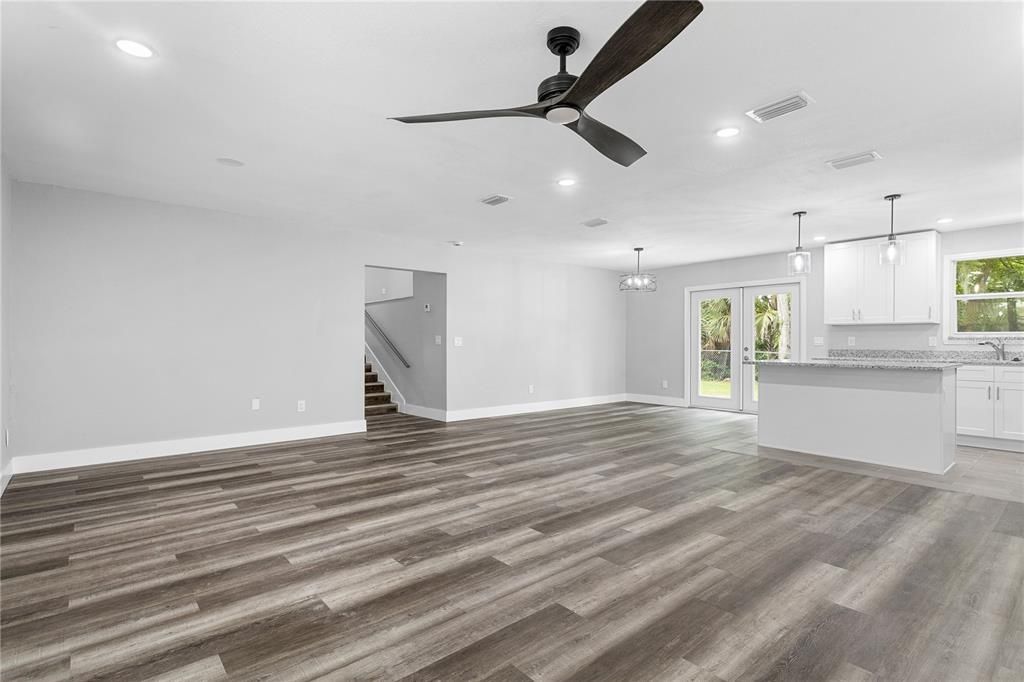 Active With Contract: $335,000 (3 beds, 2 baths, 1384 Square Feet)