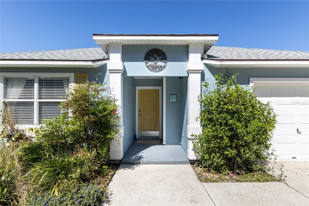 Active With Contract: $289,000 (3 beds, 2 baths, 1184 Square Feet)