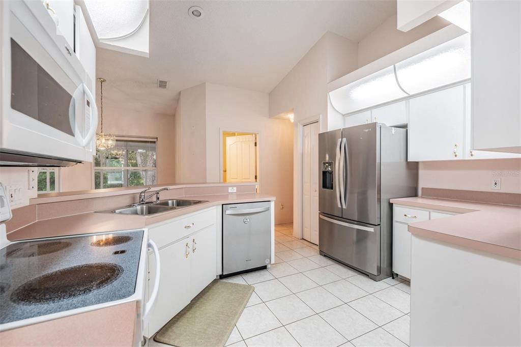 Recently Sold: $285,000 (3 beds, 2 baths, 1381 Square Feet)