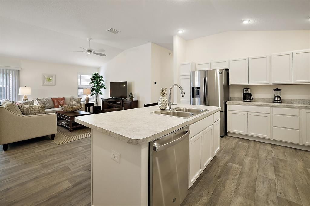 Active With Contract: $329,500 (2 beds, 2 baths, 1227 Square Feet)