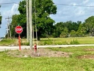 На продажу: $1,775,000 (59.17 acres)