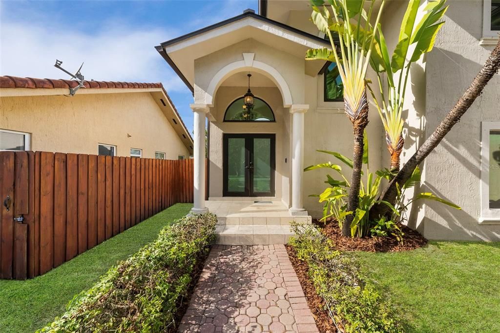 Active With Contract: $895,500 (5 beds, 3 baths, 2328 Square Feet)